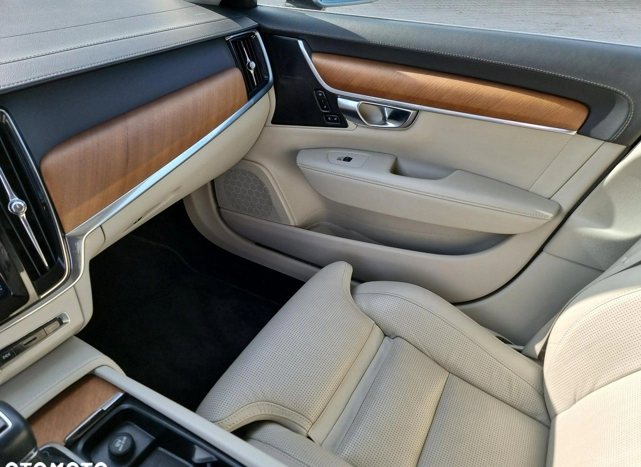 Volvo V90 cena 149000 przebieg: 106117, rok produkcji 2019 z Sieraków małe 379